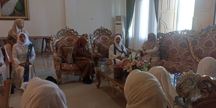 Ketua TP-PKK Kabupaten Kalsum Al-Habsyi Terima Kunjungan BKMT