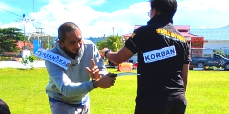 Tampang Pelaku Pembunuhan di Desa Bunia Saat Jalani Rekonstruksi