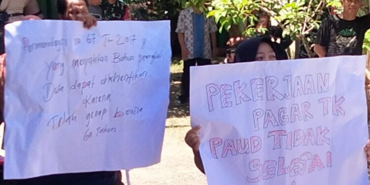 Masyarakat Kepung Kantor Desa Sangkub I, Ini Yang Jadi Tuntutan