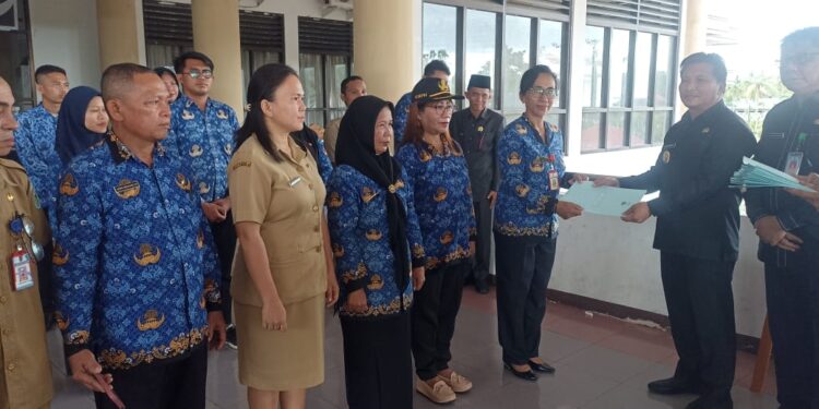 Wakil Bupati Serahkan SK Plt Kepala Sekolah