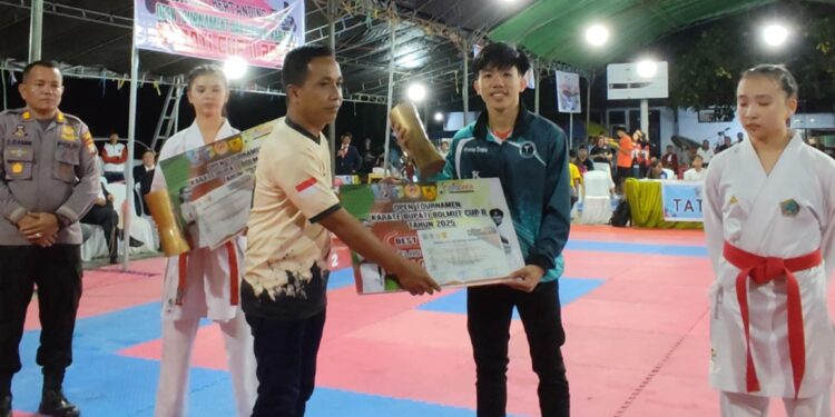 Putra Sek Bawaslu Bolmut Juara di Open Turnamen Karate di Bolmut 