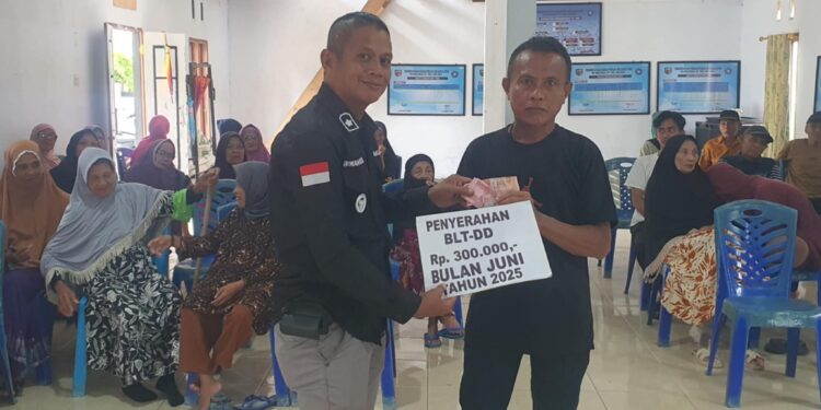 Harapan Sangadi Bigo Usai Serahkan BLT Kepada 36 Penerima Manfaat 