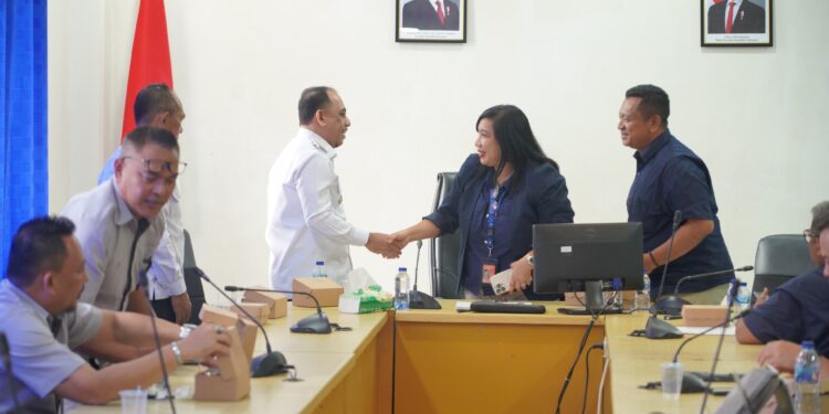 Bupati Yusra Alhabsyi Bertemu Pihak Angkasa Pura Bandara Samratu dan PT. Lion Air