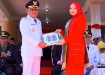 Ketua Dekranasda Bolmong Suport Batik Bicolano Karya UMKM Morobayat Jadi Produk ASN