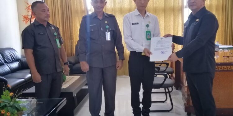 Oday Terima SK Plt Kabag Hukum