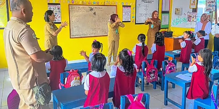 Pemberian Obat Cacing Dinkes Bolmong Bagi Anak Usia Dini