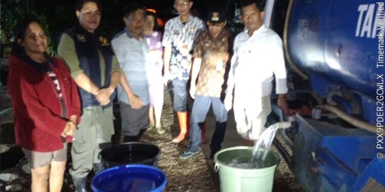 PDAM Tirta Bukaka Salurkan Air Bersih Pasca Banjir Bandang