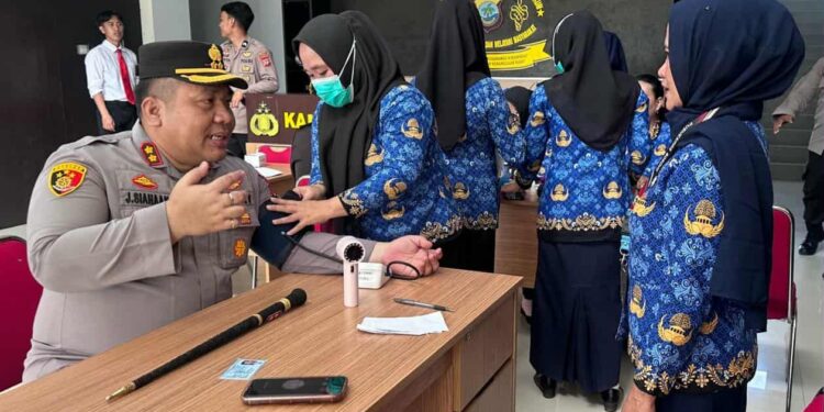 Bakti Kesehatan Jadi Perayaan HUT Humas Polri di Polres Boltara 
