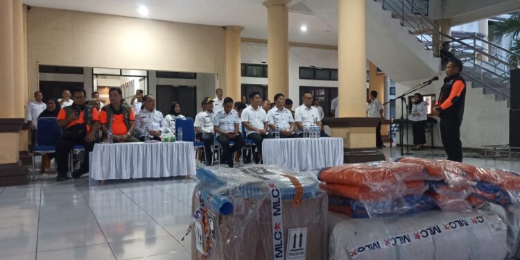 Bantuan Bencana Banjir Bolmong dari BNPB Resmi Diterima Bupati Yusra Al-Habsyi