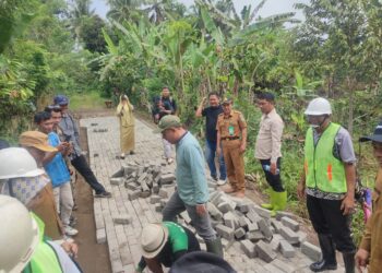 Tinjau Pekerjaan Padat Karya Otam Barat, Yusra Alhabsyi Inginkan Warga Mengawasi dan Bekerja