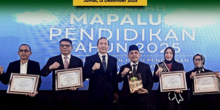 Pemda Bolmong Terima Penghargaan Anugerah Mapalus Pendidikan 2025