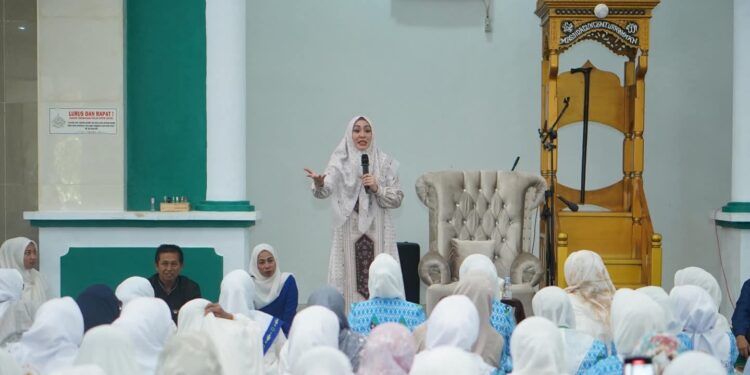 Pesan Angelina Sondakh Saat Ceramah di Masjid Agung Boroko 