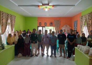 Jelang Ramadhan, Warga Penambang Busato Salurkan Paket Sembako 