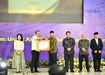 Bupati Oskar Manoppo Raih Penghargaan Menteri Hukum RI, Boltim Komit Perkuat Posbankum Desa