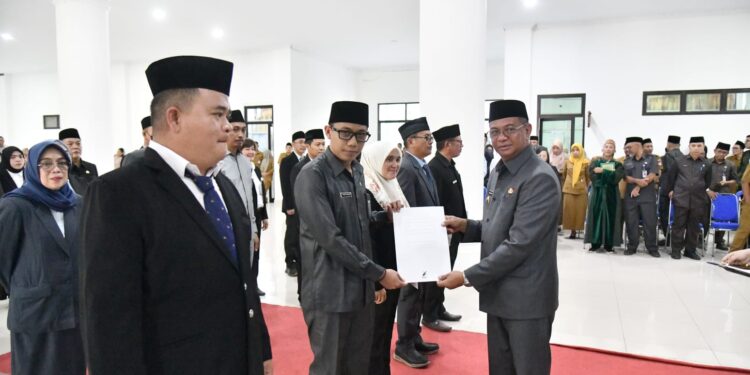 Bupati Boltim Lantik 25 Pejabat dan 2 Penjabat Sangadi, Tegaskan Jabatan adalah Amanah